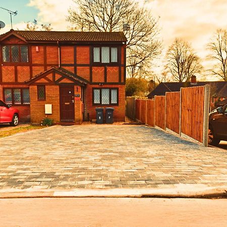 Modern Spark Home With Parking, Garden, Wi-Fi Μπέρμιγχαμ Εξωτερικό φωτογραφία