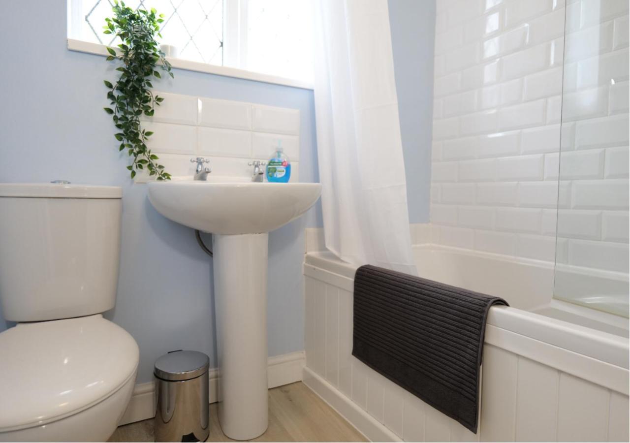 Modern Spark Home With Parking, Garden, Wi-Fi Μπέρμιγχαμ Εξωτερικό φωτογραφία